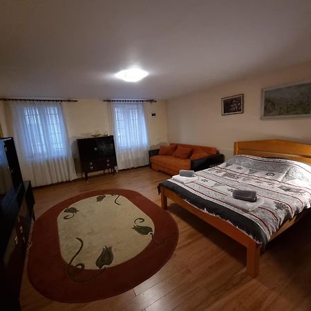 R Castle - 2 Room Apartment Брашов Экстерьер фото
