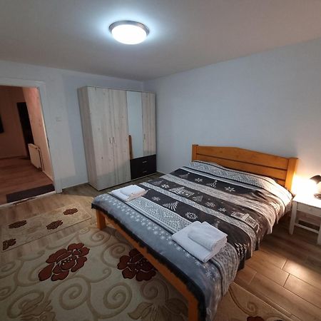 R Castle - 2 Room Apartment Брашов Экстерьер фото